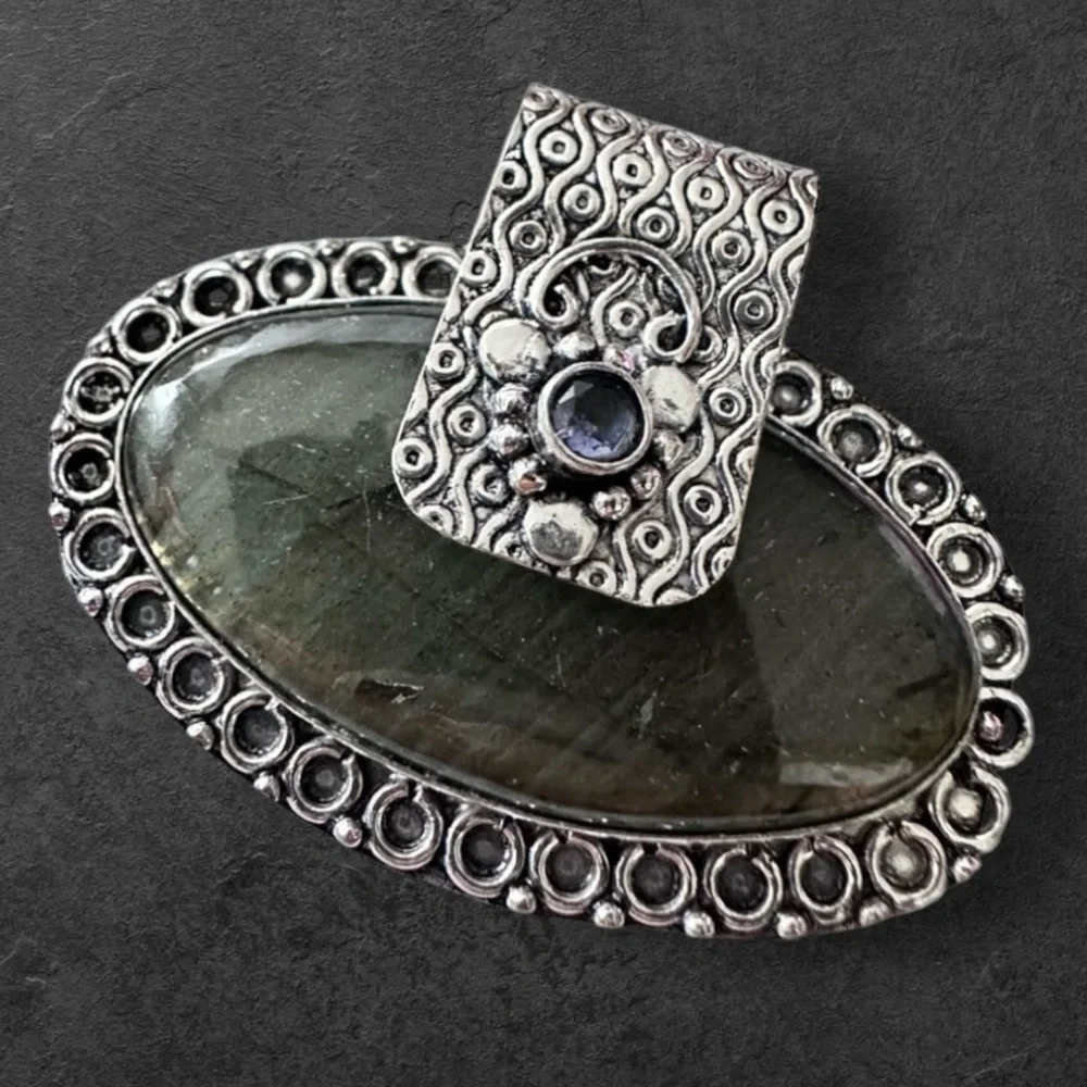 Handcrafted Artisan Jewelry Labradorite Pendant Accent Art to Wear 3331